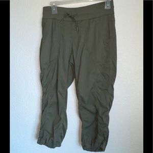 North Face Aphrodite Capris in Olive Green